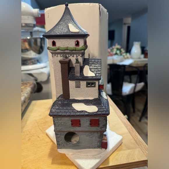 Dept 56 North Pole post office - Picture 4 of 6